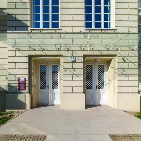 Rynek Luminous By Bookinghost