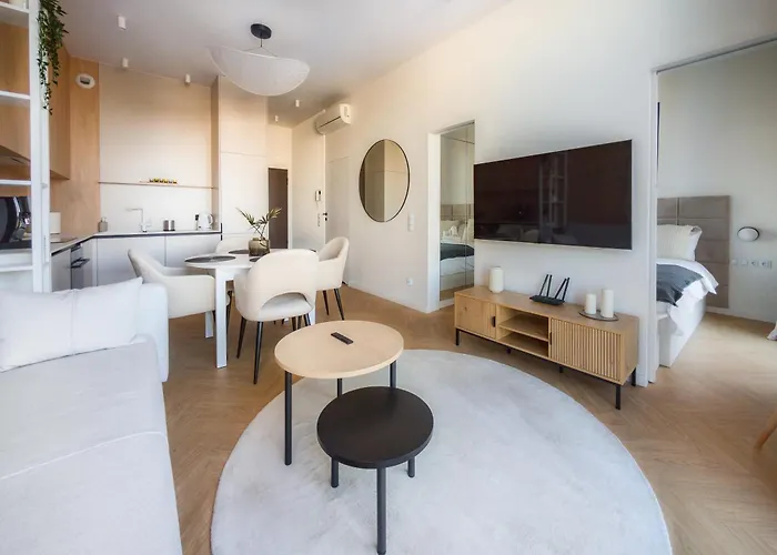 Rynek Luminous By Bookinghost *