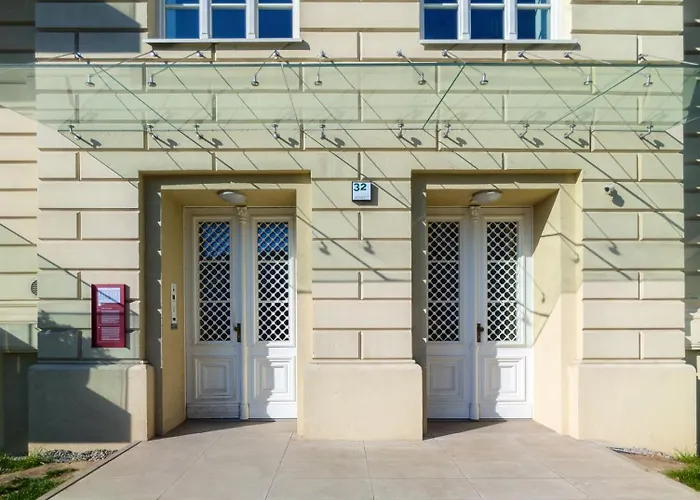 Rynek Luminous By Bookinghost